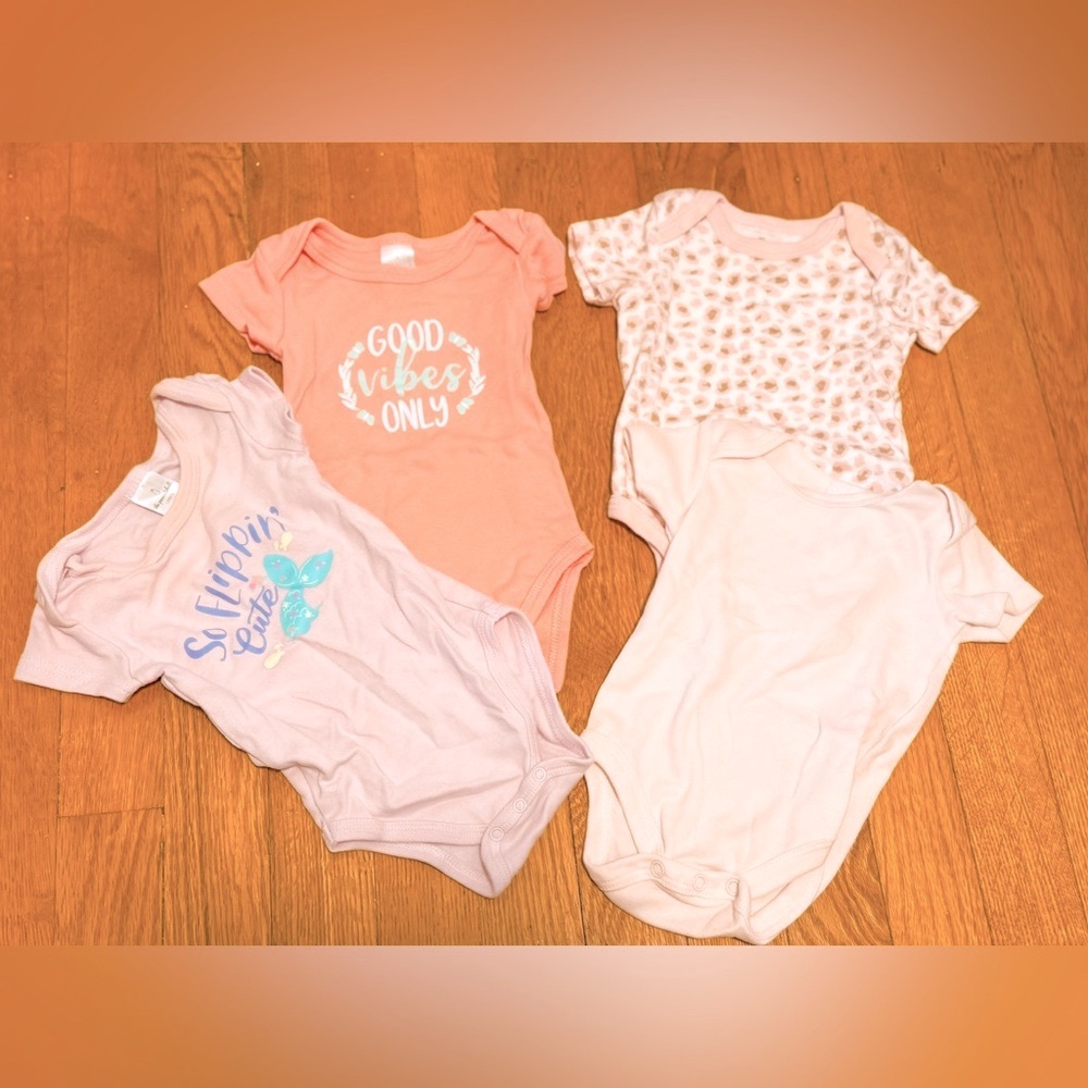 Baby girl short sleeve onesies size 0-3 months Bundle Set of 4